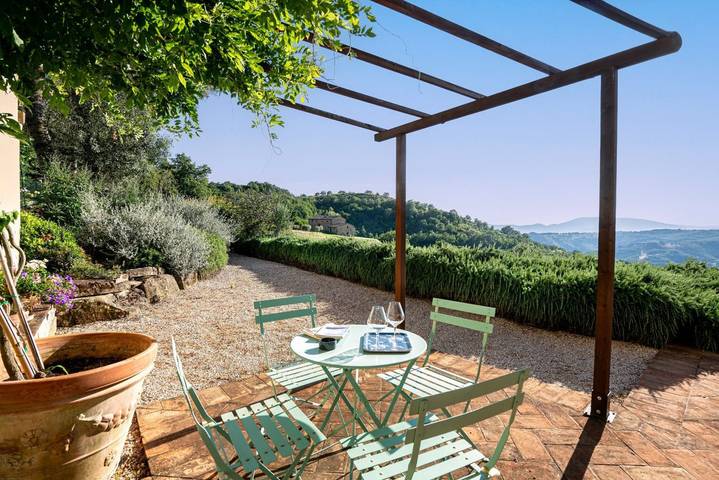Gîte pour 2 personnes, avec jardin et piscine à Pérouse - 2