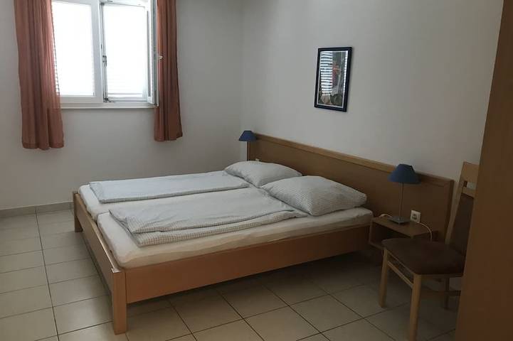 Ganze Wohnung, Familienfreundliches Appartement für 4-6 Personen Nähe Strand und Zentrum in Njivice, Krk