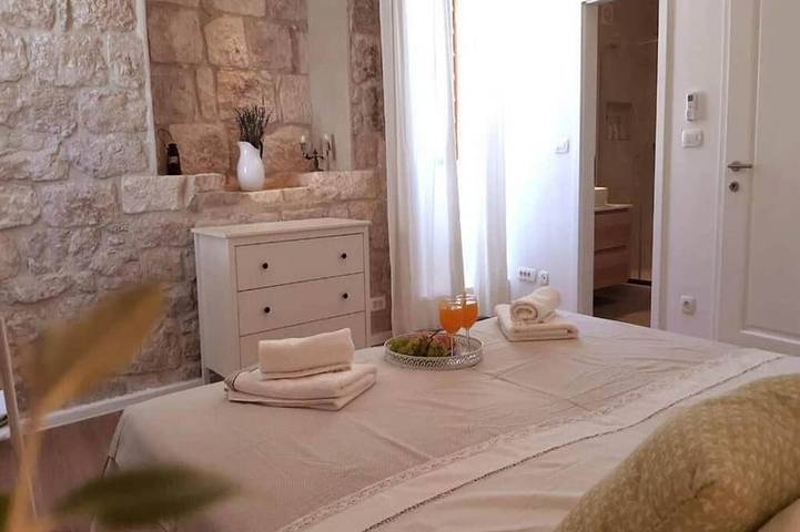Casa Ruben - Two Bedroom Holiday Home with Sea View in Vis Stadt, Vis (Dalmatien)