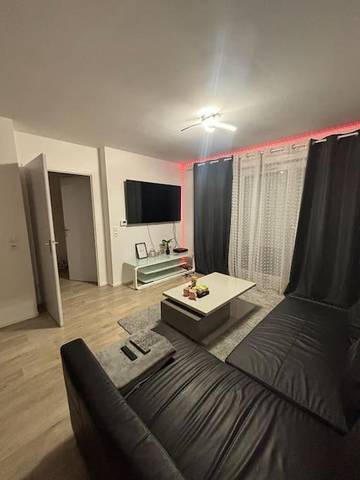 Gîte pour 2 personnes, avec terrasse à Montfermeil