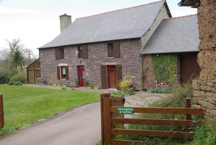 Chambre d’hôte pour 2 personnes, avec Terrasse ainsi que Jardin et Vue à Montfort-sur-Meu - 2