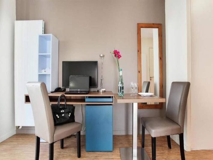 Ferienwohnung für 2 Personen, mit Pool, kinderfreundlich in Lyon - 3