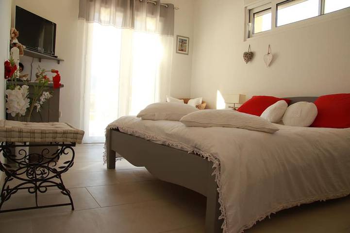 Location de vacances pour 12 personnes, avec terrasse et jardin, animaux acceptés à Les Salelles - 4