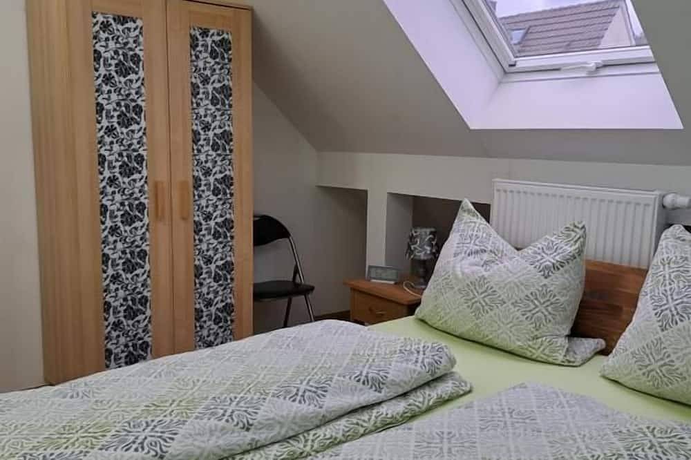 Ganze Wohnung, Helle Ferienwohnung (70 qm) für bis zu 4 Personen mit kostenfreiem Wlan in Fladungen, Rhön-Bayern