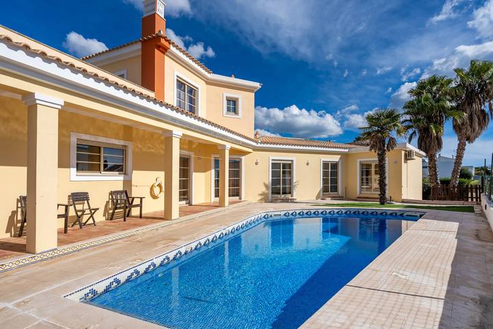 Villa for 10 people, with Balcony and Garden