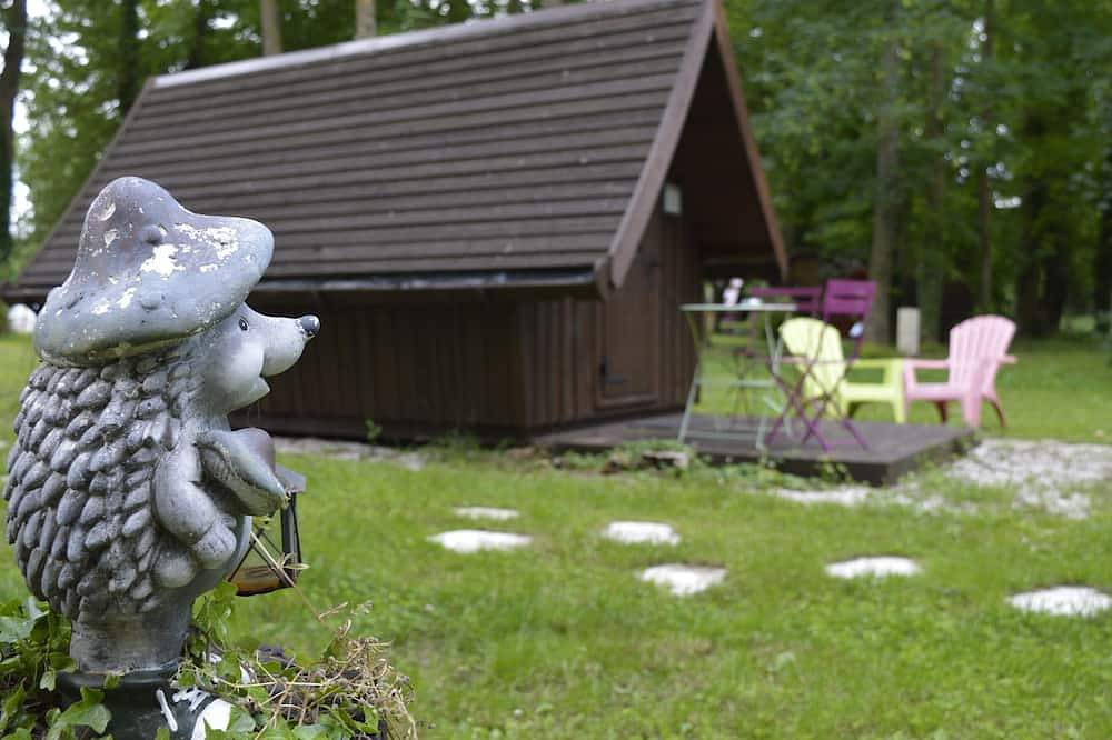 Troll bivouac in Bar-sur-Aube, Aube