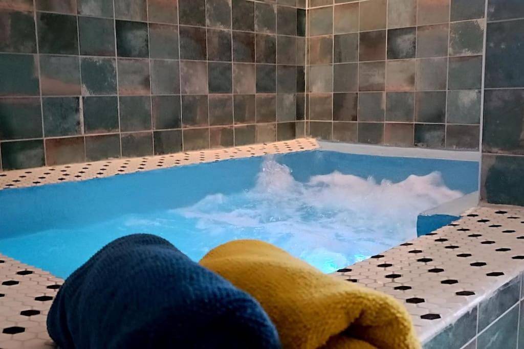 Appartement entier, One-Bedroom Apartment in Lesches, Seine-et-Marne
