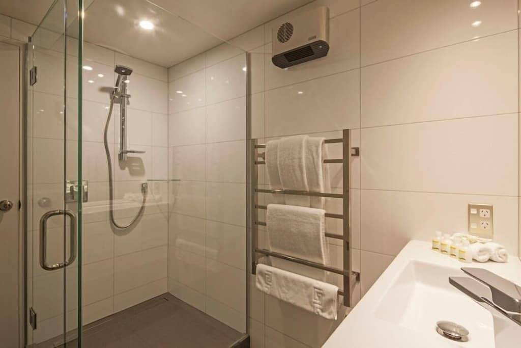 Ganze Wohnung, Privat und friedlich in Central Queenstown mit Parkplatz abseits der Straße. in Queenstown, Otago