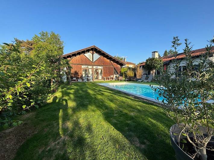 Location de vacances pour 4 personnes, avec terrasse et vue ainsi que jardin et piscine à Saint-Didier-au-Mont-d'Or - 3