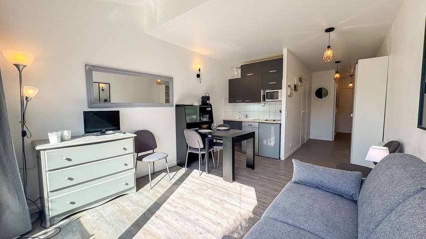 Appartement de vacances entier, Appartement en résidence avec piscine, cour privée in La Couarde-sur-Mer, Île de Ré