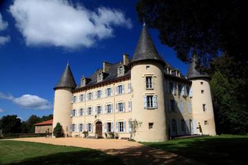 Hôtel pour 15 personnes, avec jardin et vue à Vernet-la-Varenne