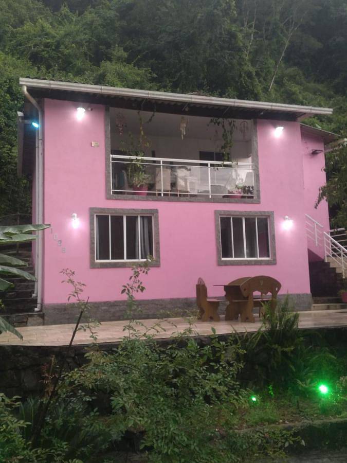 Casas e apartamentos de temporada para 6 pessoas, com balcão e vista, com animais de estimação em Magé
