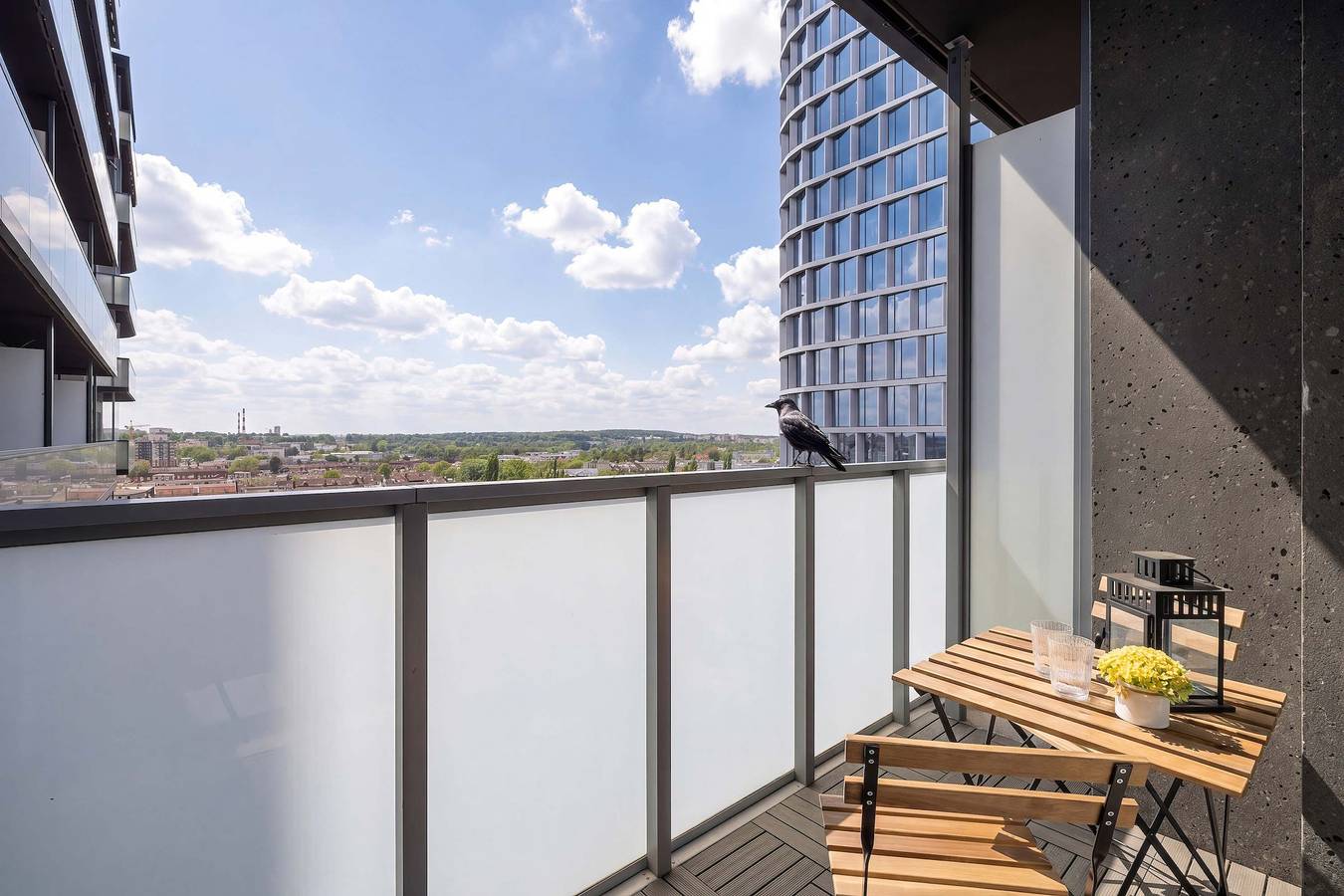 Ganze Wohnung, Modern Apartment with a Balcony | Parking | Workspace in Kattowitz, Schlesien