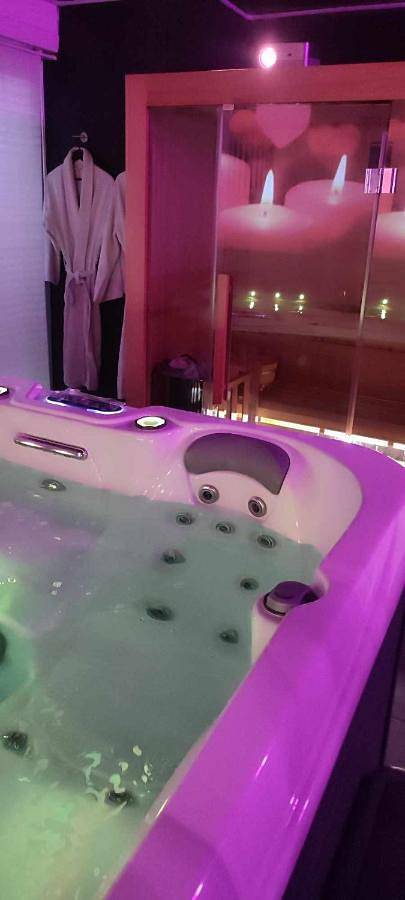 Chambre d’hôte pour 2 personnes, avec Jacuzzi ainsi que Terrasse et Sauna dans Auchel