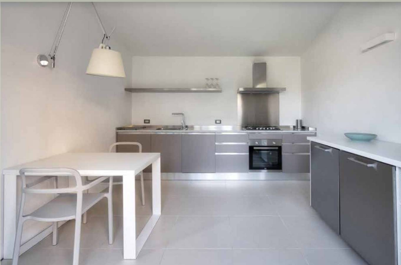 Apartamento entero, Apartamento 'Casa Ara' con piscina compartida, terraza privada y Wi-Fi in Pietrasanta, Costa de la Maremma