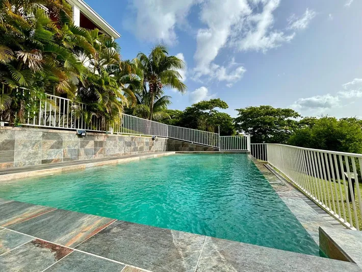 Apartamento de vacaciones para 4 personas, con jardín además de vistas y piscina - 1