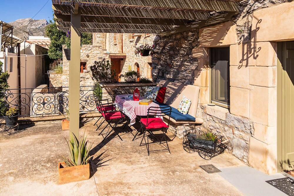 Dorfhaus im Studio-Stil komplett renoviert, atemberaubende Meer- und Bergblick. in Megalo Chorio, Rhodos