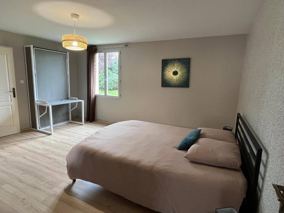 Triple Room with Garden View in Belleville-en-Beaujolais, Beaujolais