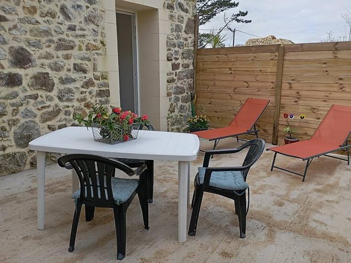 Gîte pour 4 personnes, avec terrasse dans Sottevast - 3