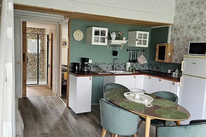 Gîte pour 6 personnes, avec jardin et piscine