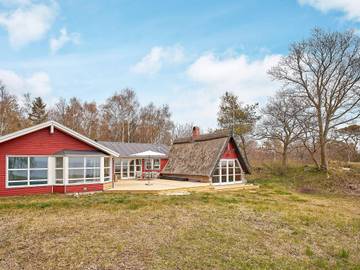 Ferienhaus für 8 Personen, mit Whirlpool und Sauna sowie Terrasse und Pool, kinderfreundlich in Østre Sømarken