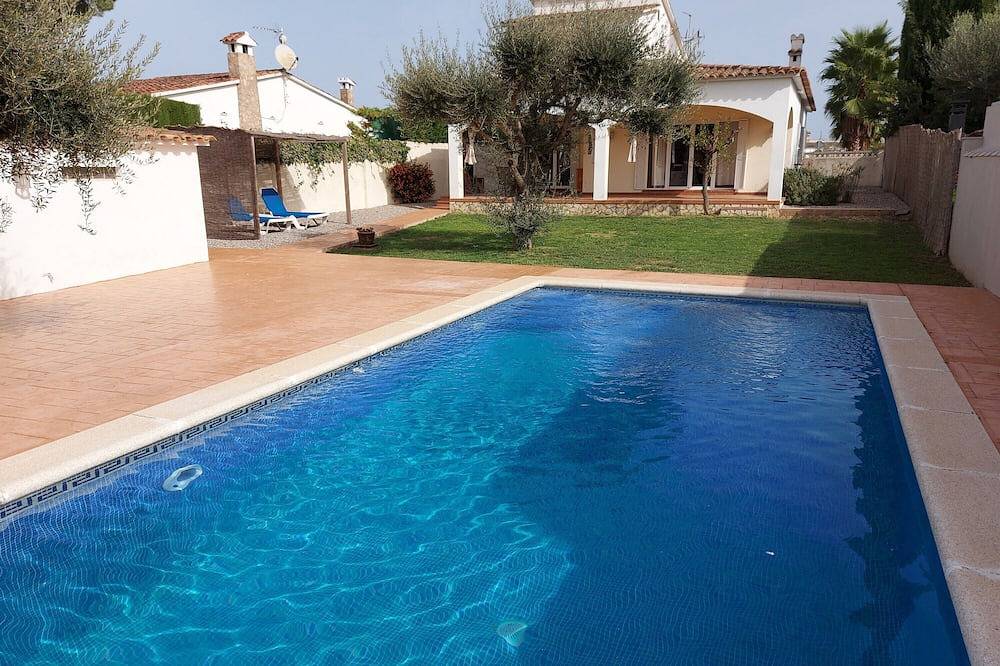 Magnífica villa con piscina privada en gran parcela wifi gratuito ilimitado in La Escala, Alt Empordà