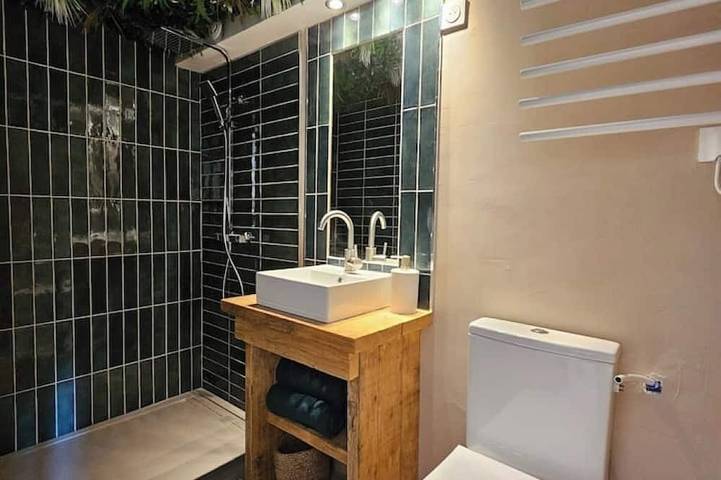 Apartamento entero, Mini Loft à la Campagne with exterior - La Ba-Line in Entrecasteaux, Región Brignoles