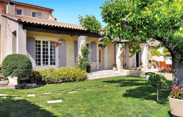 Retraite douillette avec piscine et parking | Barbentane 600m in Barbentane, Région d'Arles