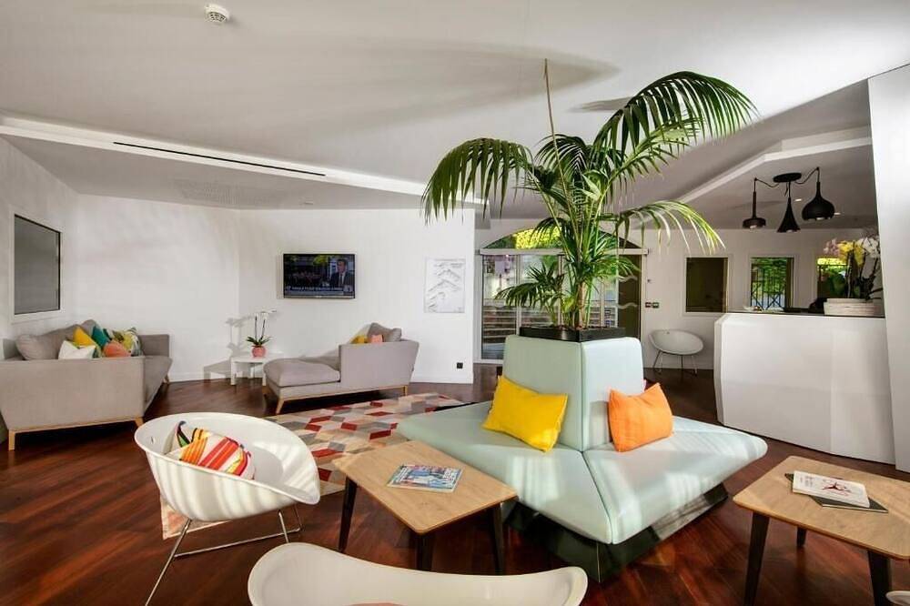 Relaxing Couple Room Ideal for Riviera Getaway w/ Outdoor Space | Swimming Pool in Mougins, Region de Cannes