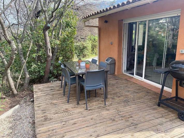 Gîte pour 4 personnes, avec jardin et vue ainsi que terrasse et piscine, animaux acceptés à Le Revest-les-Eaux - 4