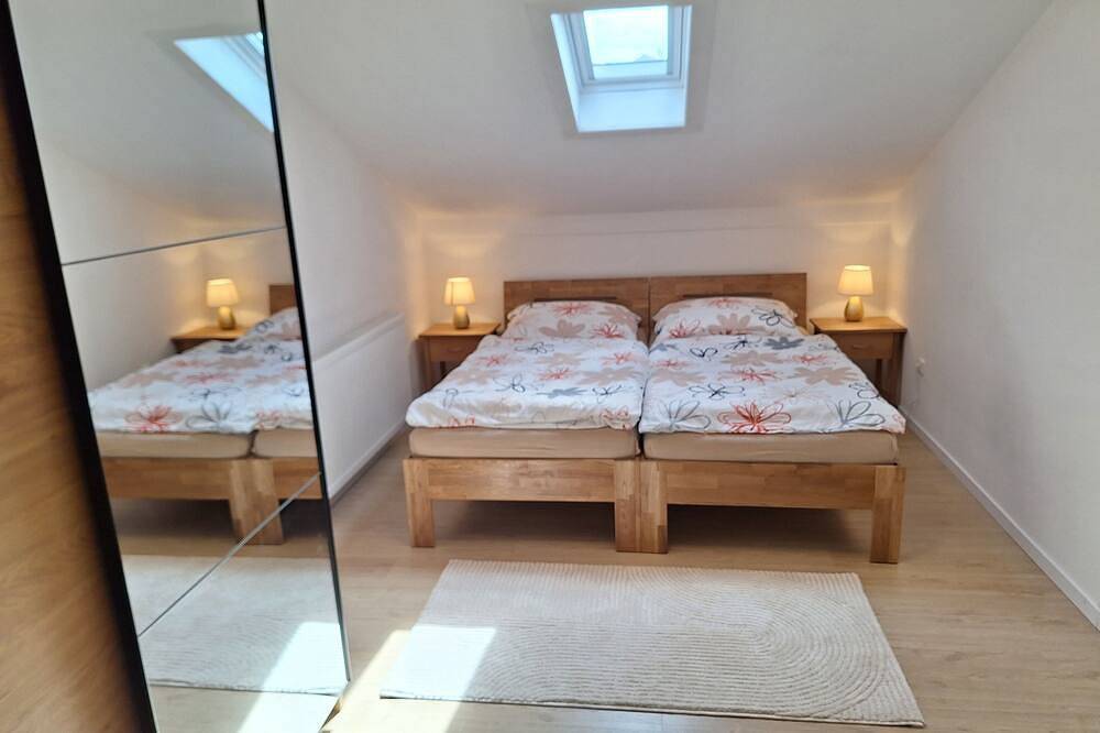Ganze Wohnung, Ferienwohnung 110qm, 2 Schlafzimmer, Garten & Balkon in Tachinger See, Taching am See