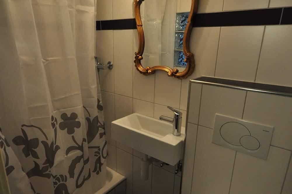 Ganze Wohnung, Geräumige, helle Wohnung mit herrlichem Ausblick.  4 Personen.   Perfekte Wochenende. in Ringgenberg, Thunersee
