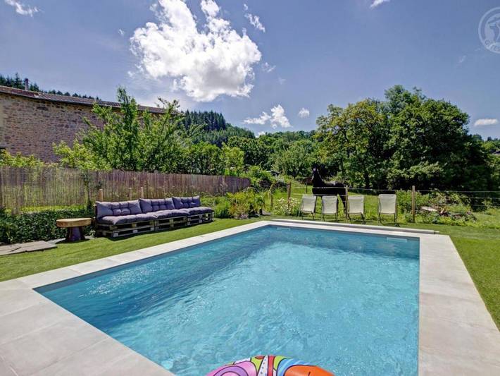 Location de vacances pour 5 personnes, avec piscine et jardin, animaux acceptés à Belmont-de-la-Loire