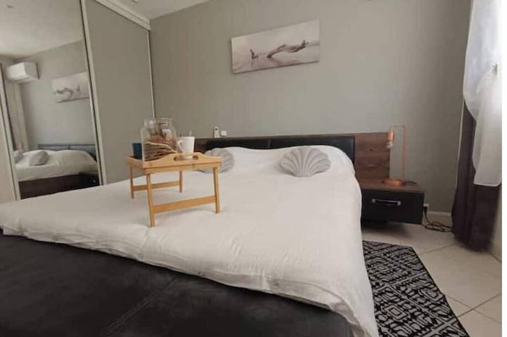 Ganze Wohnung, 50m2 in ruhiger zentraler Lage, nahe Meer und Markt in Saint-Aygulf, Frejus