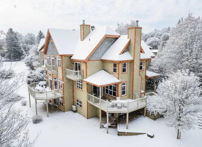 Chalet pour 10 personnes, avec terrasse et piscine dans Mont-Tremblant