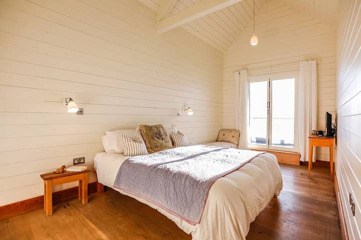 Gorgeous  - Beachfront home in West Wittering in West Wittering, West Sussex