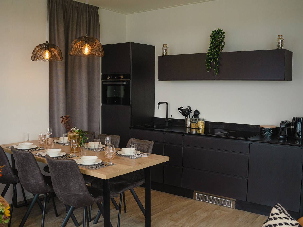 Huis in Arnhem met uitzicht op de Rijn in Maurik, Betuwe