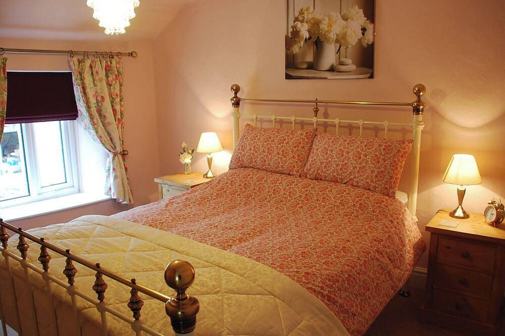 2 bedroom accommodation in Youlgreave near Bakewell in Youlgreave, Derbyshire