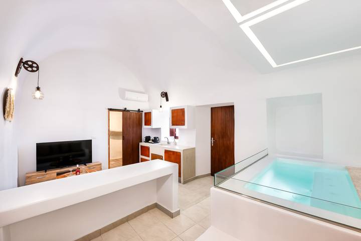 Gîte pour 2 personnes, avec Jacuzzi ainsi que Jardin et Piscine à Santorin - 3
