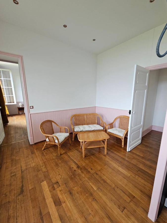 Chambre d’hôte pour 3 personnes, avec jardin et terrasse ainsi que vue et piscine à Saint-Bard - 3