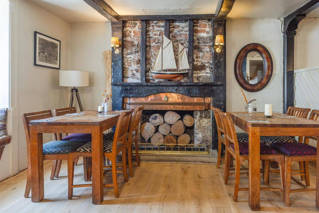 Twin Room with Private Bathroom in Kingskerswell, Devon
