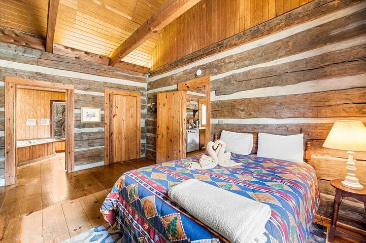 Glamping for 2 people, with balcony in Great Smoky Mountains National Park