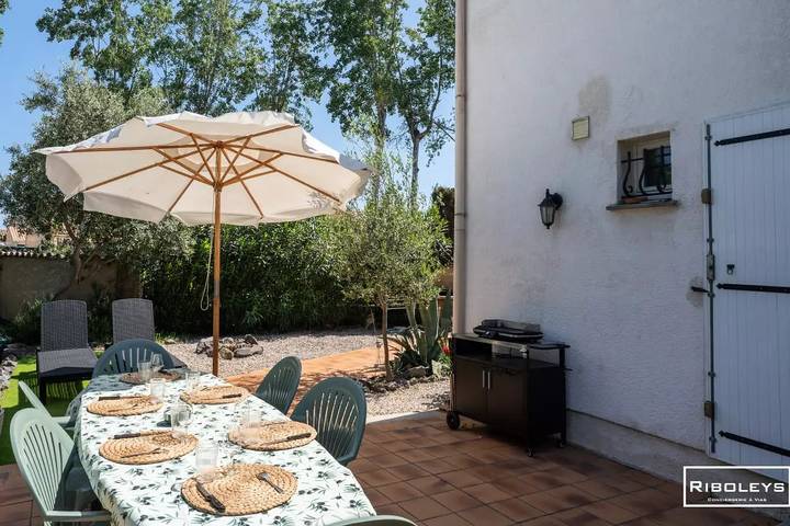 Villa für 6 Personen, mit Garten in Vias