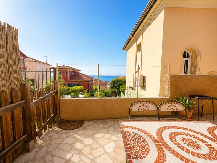 Location de vacances pour 6 personnes, avec terrasse à Beausoleil - 3