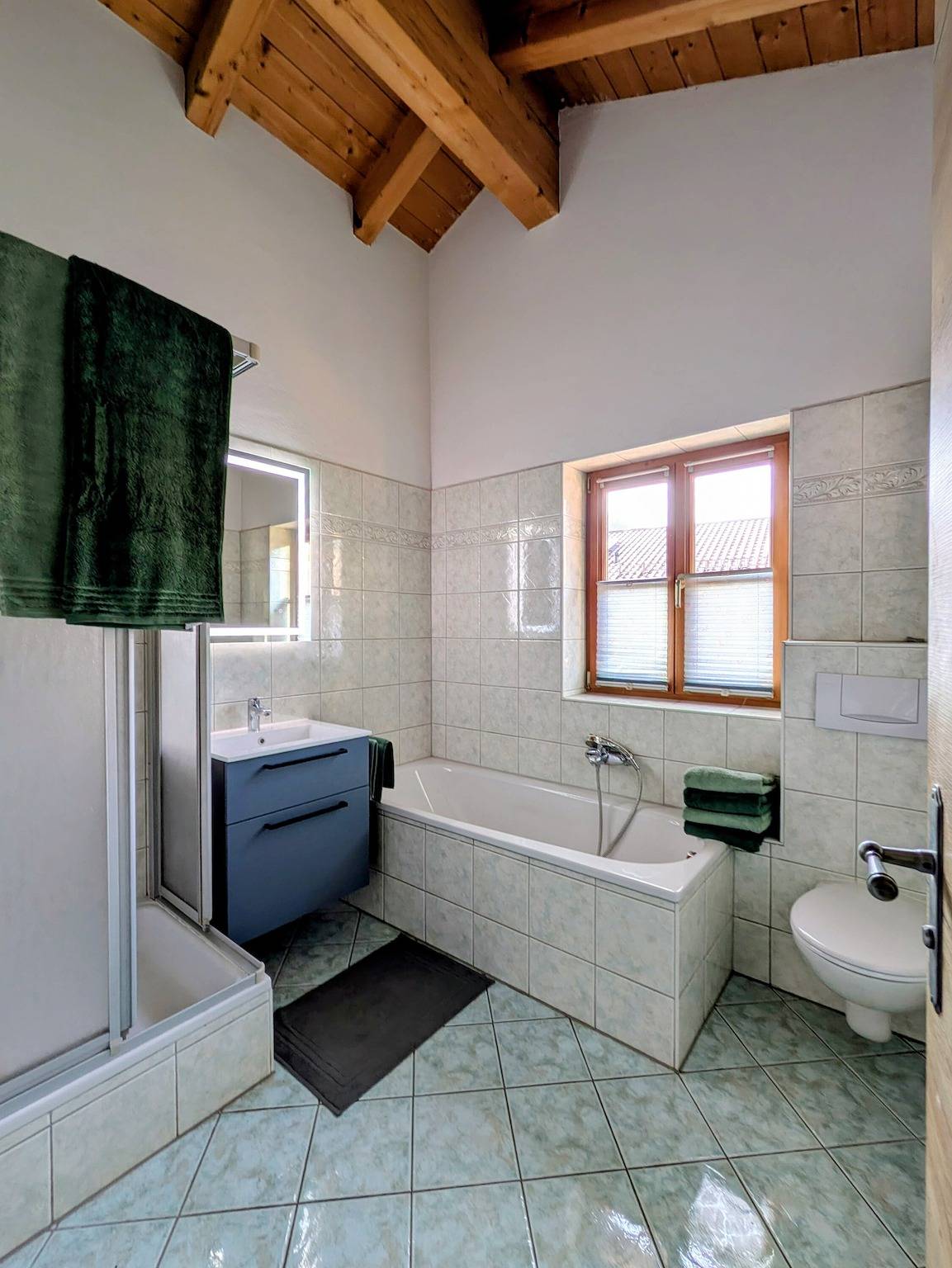 Apartamento entero, Apartamento 'Ferienwohnung Gipfelblick' con vistas a la montaña, balcón y Wi-Fi in Oberau, Alpes Bávaros