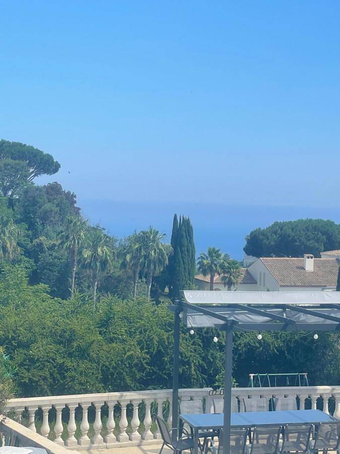 Villa voor 13 personen, with zwembad and tuin as well as uitzicht and sauna, met huisdier in Cannes