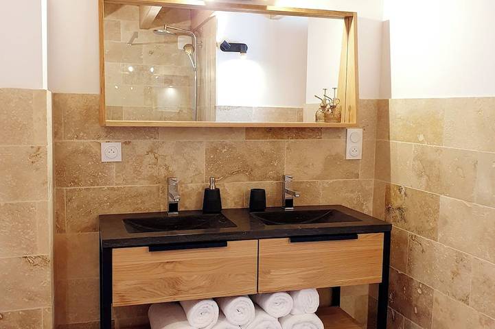 Location de vacances pour 4 personnes, avec jardin ainsi que terrasse et jacuzzi à Gilly-lès-Cîteaux - 4