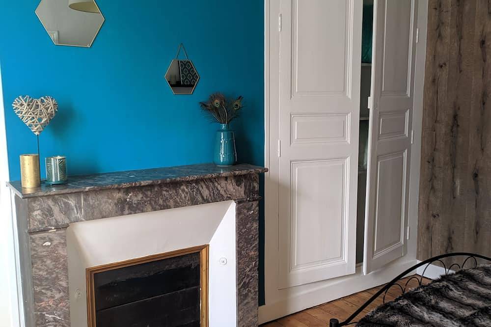 Entire apartment, The feather and the lily in Azay-le-Rideau, Loire Valley