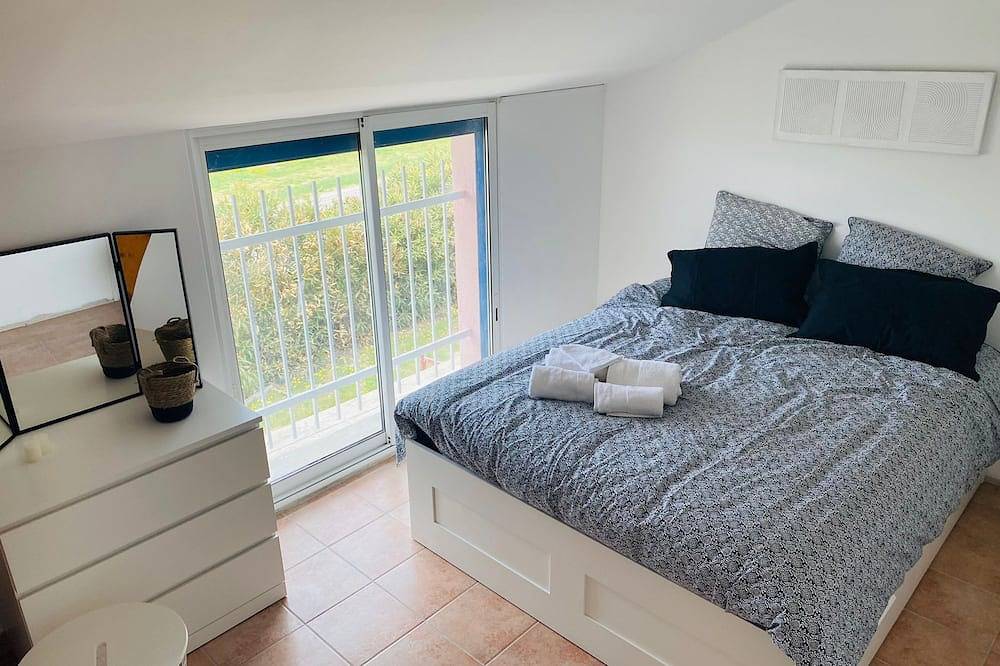 Air-conditioned family home with swimming pool, near L'Isle-sur-la-Sorgue  in Lagnes, Parque natural regional del Luberon