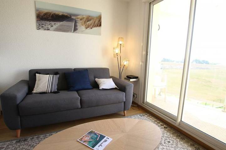 Appartement entier, Appartement cosy avec loggia vue mer, animaux admis in Donville-les-Bains, Côte de la Déroute